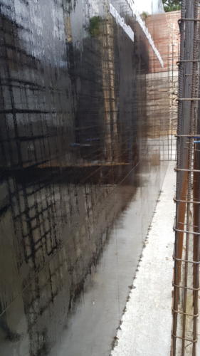 bednění s reliéfním písmem  