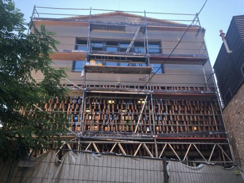 rozpracovaná čelní fasáda  